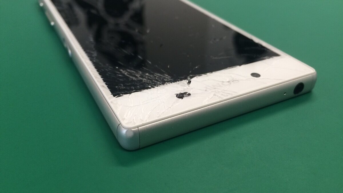 XperiaはiPhoneと修理の料金体系が少し違う？