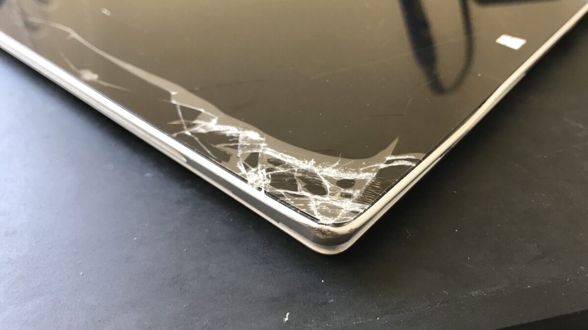 iPhoneやXperiaだけじゃない！Surfaceも即日修理できます！