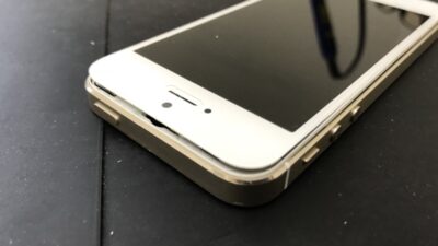 iPhone5sの画面が浮いてきた…その原因は？