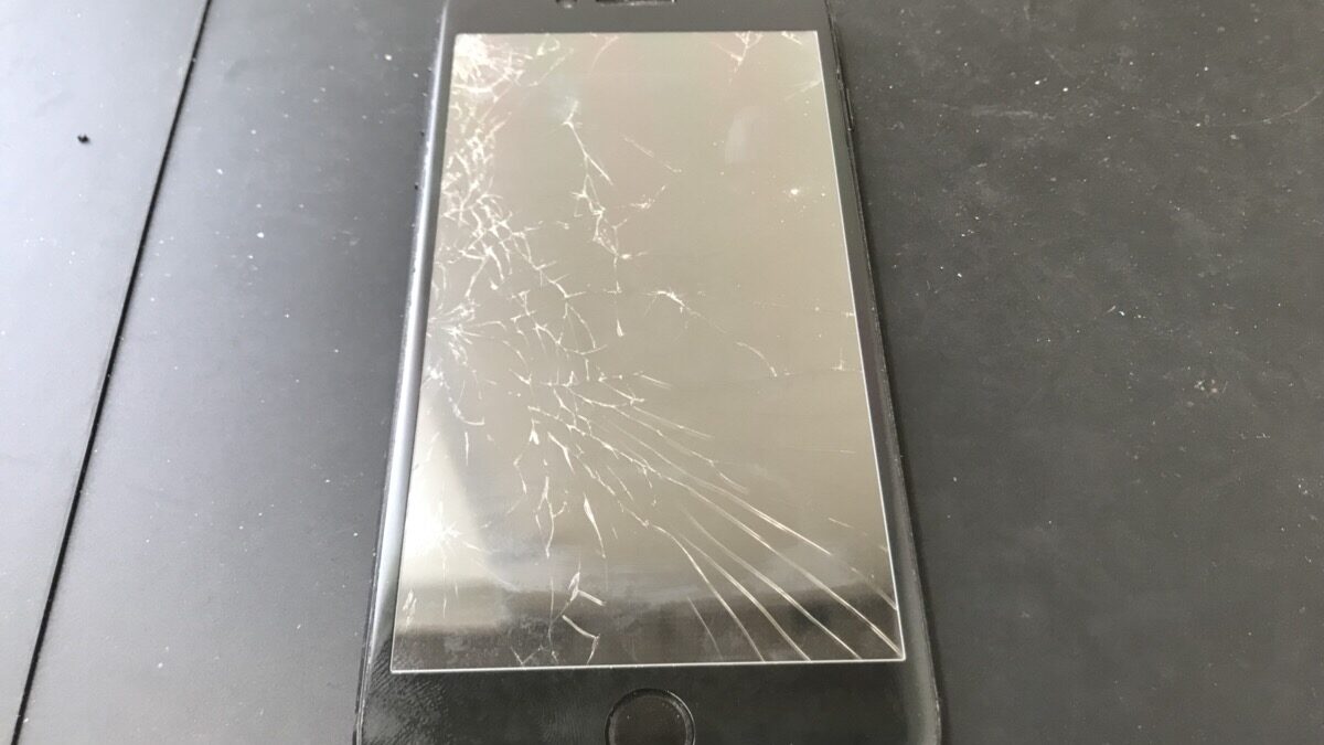 iPhone7Plusのガラス割れ修理…画面が大きくても最短15分の即日対応