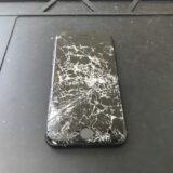 事故に遭ったiPhone8…ここまで壊れていても修理できるの？