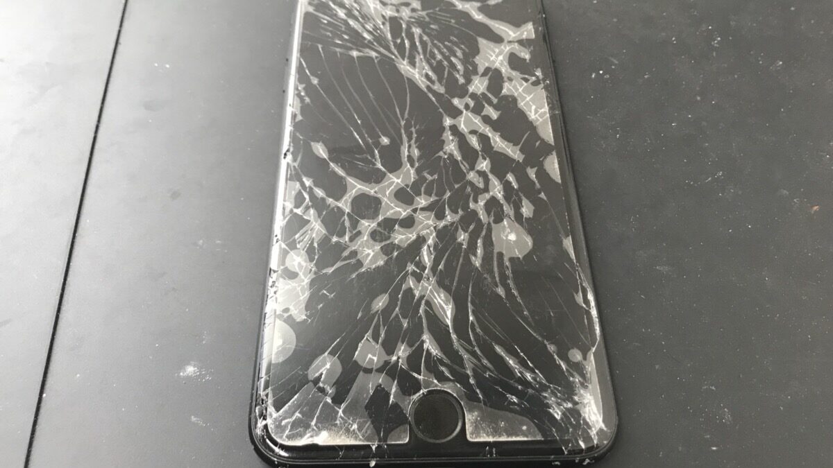 iPhone7Plusのガラス割れ修理もクイックリペアプラス鹿児島店へお任せ下さい！