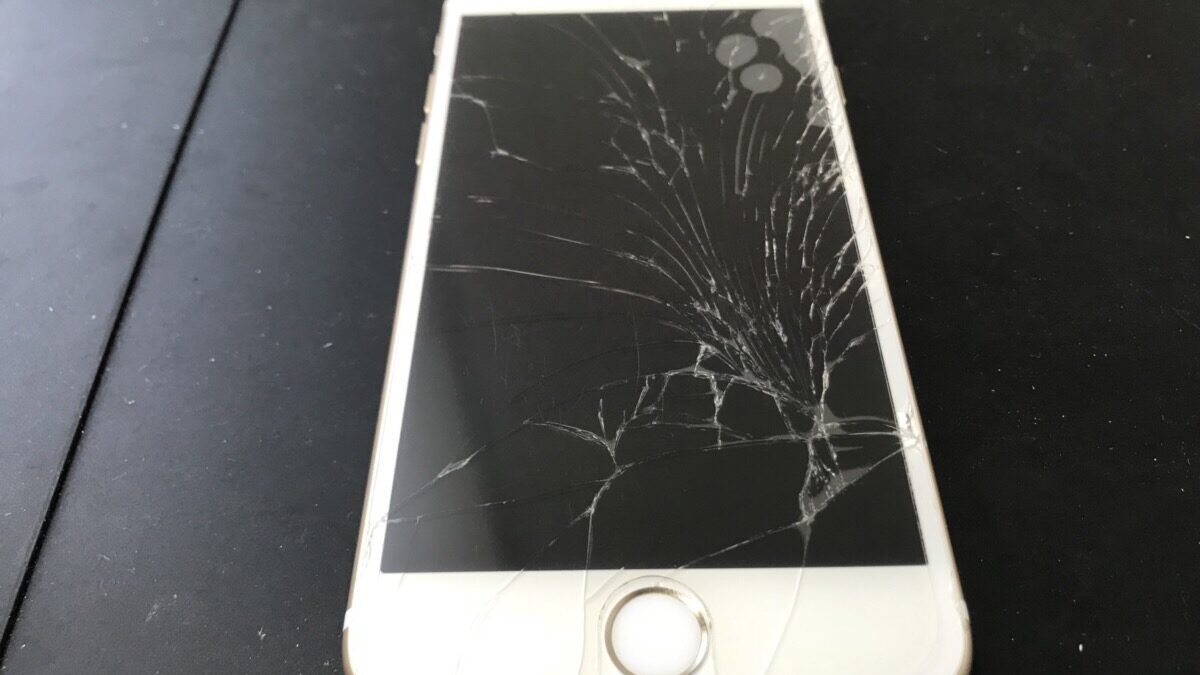 新型iPhoneの発売が近づいているのにiPhoneの修理依頼が減らない理由！