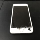 iPhoneの中身が見えるくらい画面が割れてしまった！修理できるの？