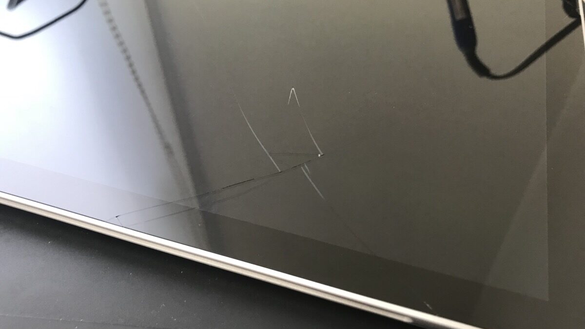 Surface Pro5の画面割れ修理-熊本県から郵送依頼