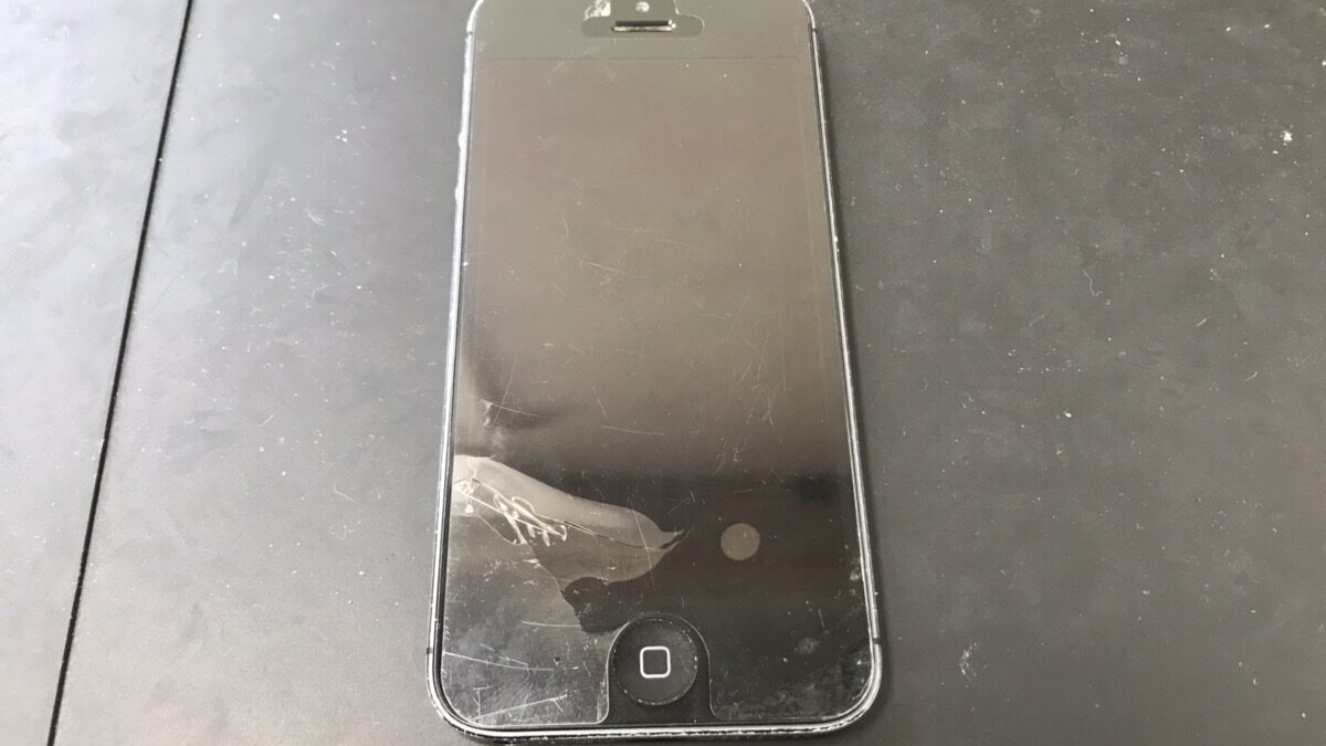 iPhone5もまだまだ修理受付しています！