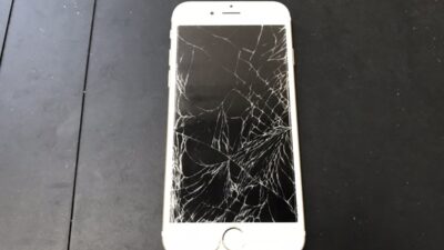 蜘蛛の巣状に割れてしまったiPhoneを最速修理するなら！