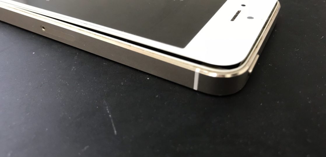 Iphone バッテリーの膨張で画面が浮いてくる現象 Iphone スマホ タブレット修理の クイックリペアプラス鹿児島店