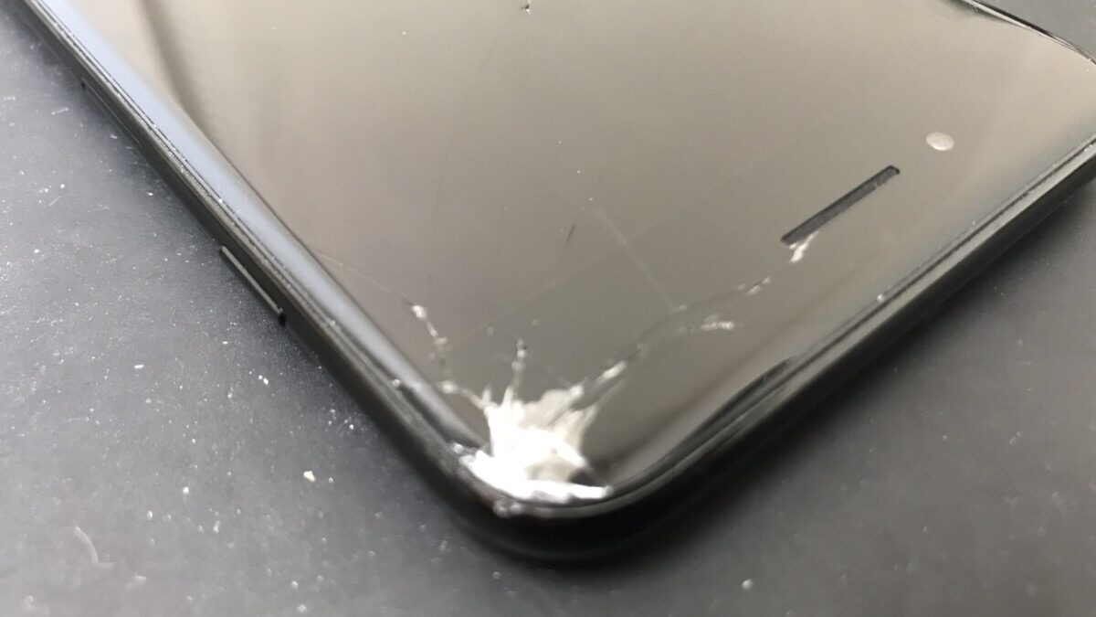【iPhone7】軽いガラス割れも放置しない方がいい