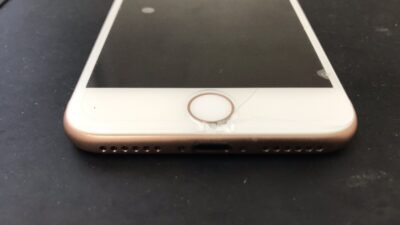 【iPhone8】ホームボタン周辺が割れると危険！？