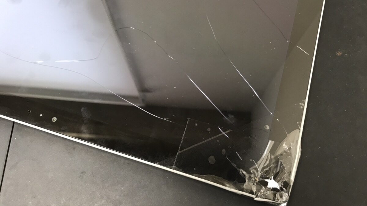 【Surface Pro3】角から落としてガラスが割れた！誤作動も起きているけど・・・