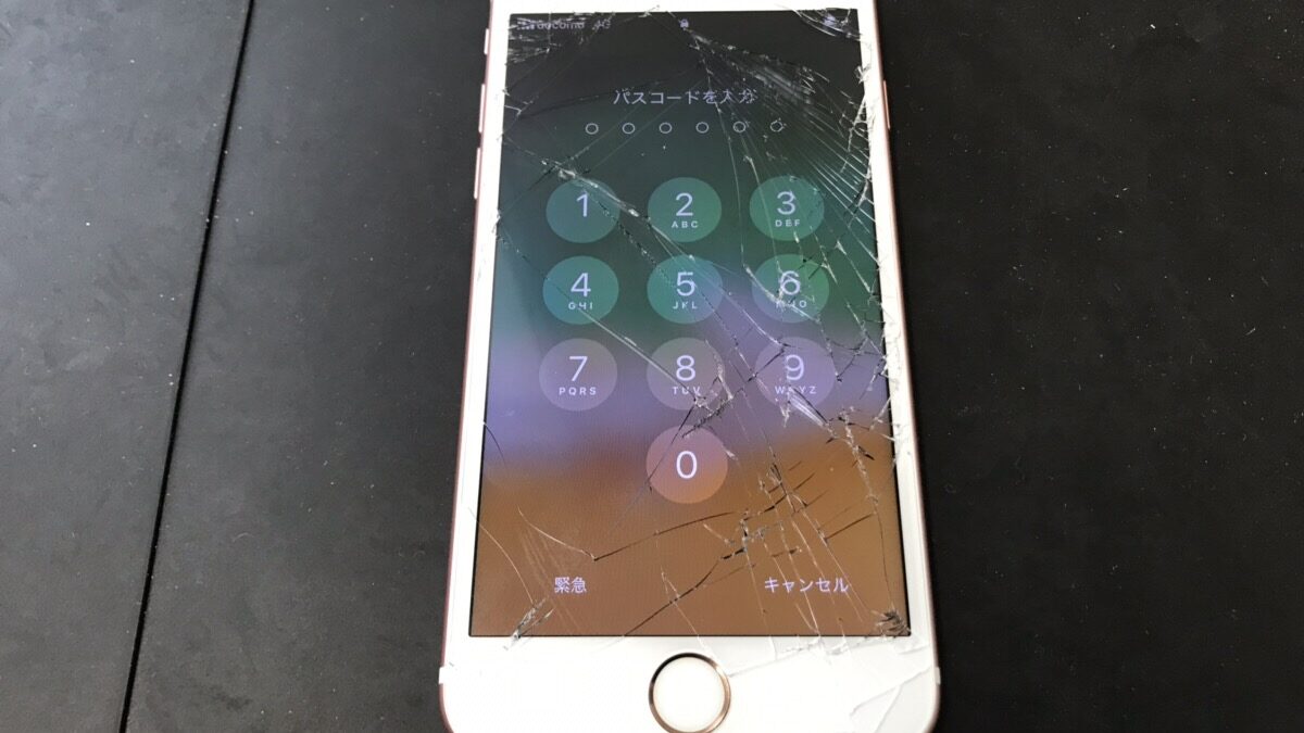 【iPhone6s】ガラスが割れてカメラが丸見えに！？修理できますか？