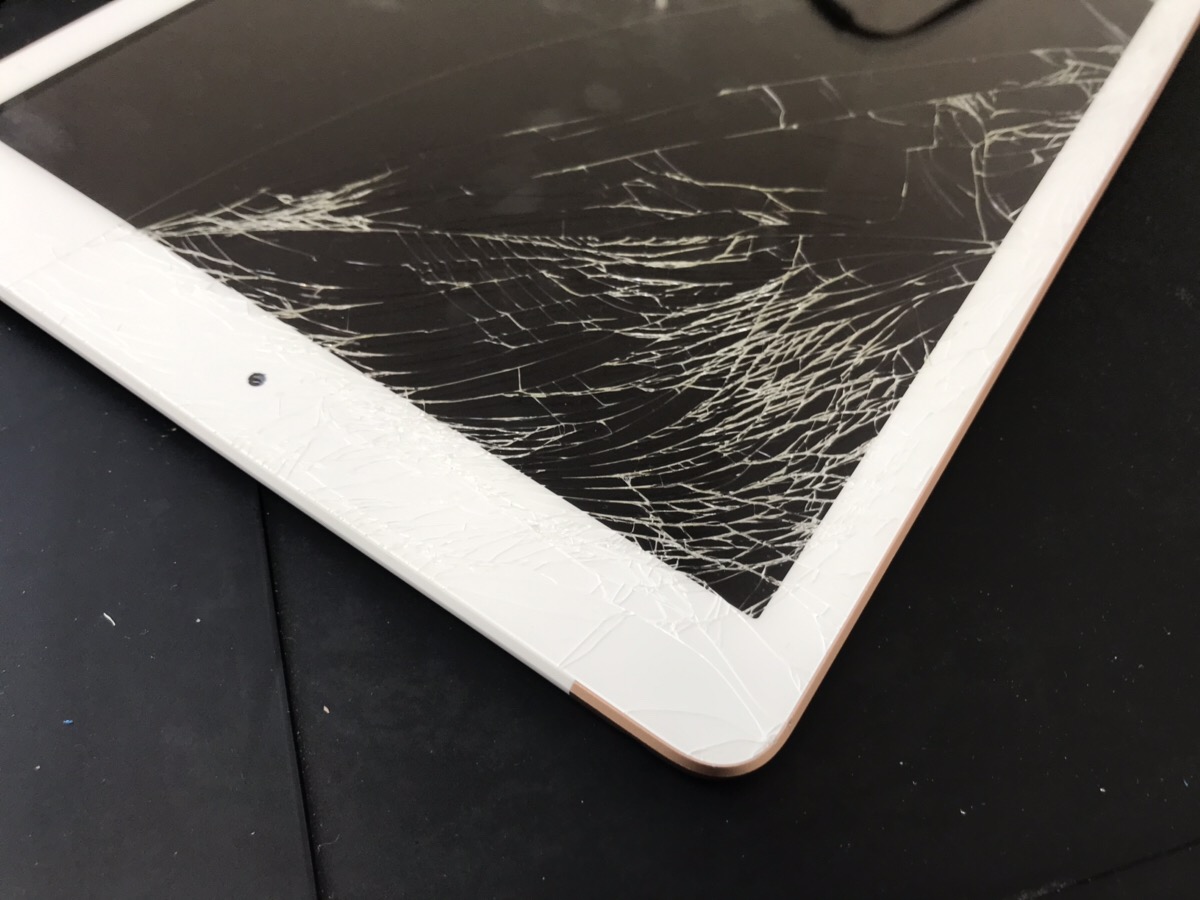iPad(第6世代)】2018年モデルのiPad9.7インチのガラス割れ修理も即時で 