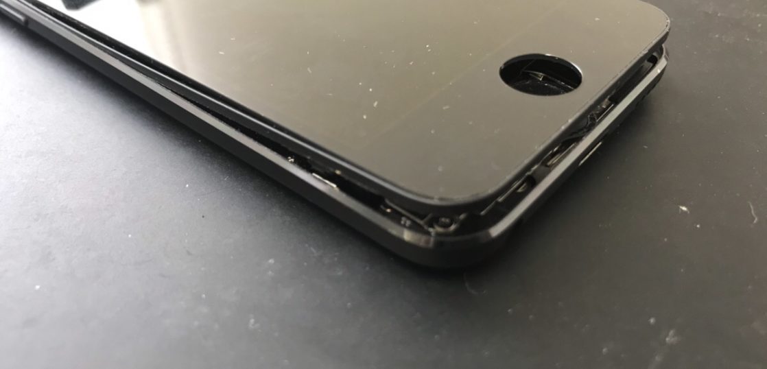 爆発寸前 Ipod Touch6のバッテリーがパンパンに膨れ上がっている Iphone スマホ タブレット修理の クイックリペアプラス鹿児島店