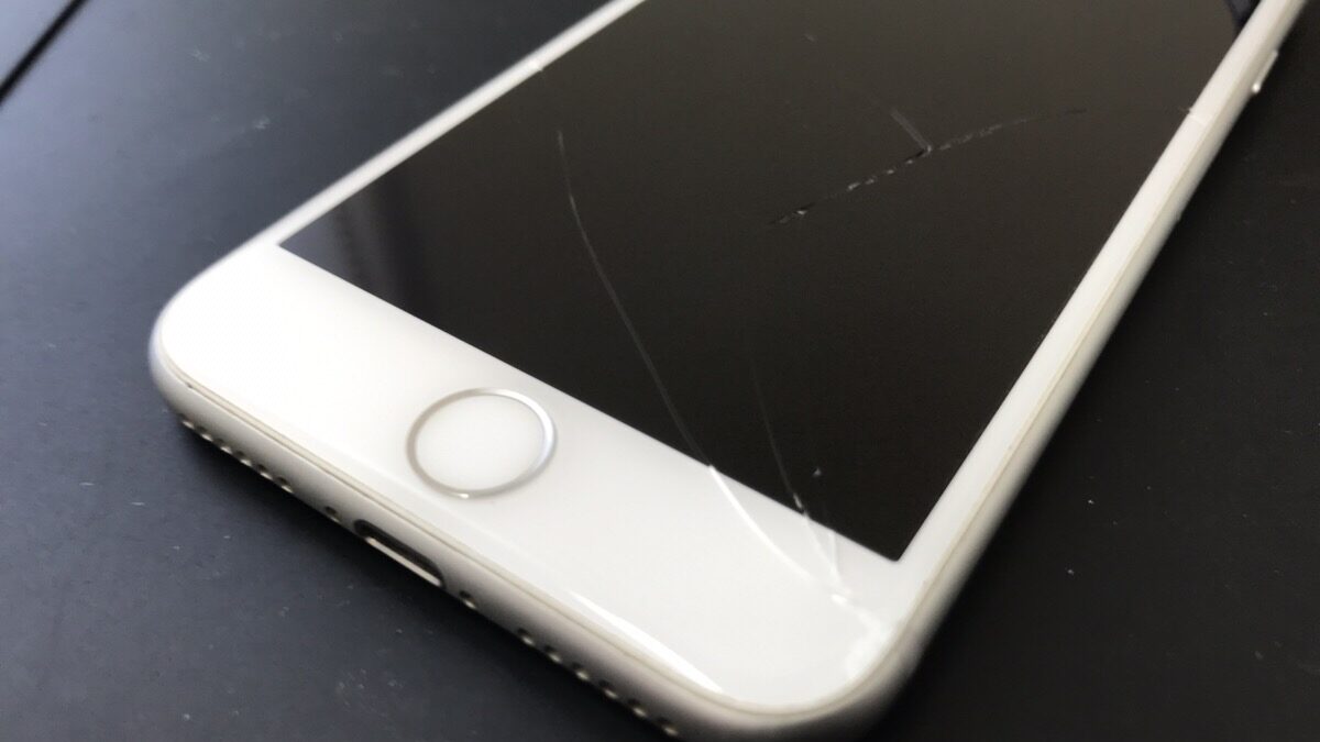 【iPhone】少しのガラス割れならそのまま使ってても大丈夫？