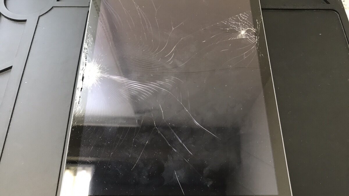 iPad Airの画面を割ってしまったらクイックリペアプラス鹿児島店で即日修理！