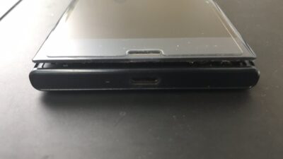 XPERIA XZの画面が浮き上がってくる原因について解説します！