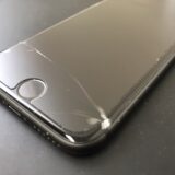 【iPhone8】軽度のガラス割れも放置すると危険？画面修理は早めに！