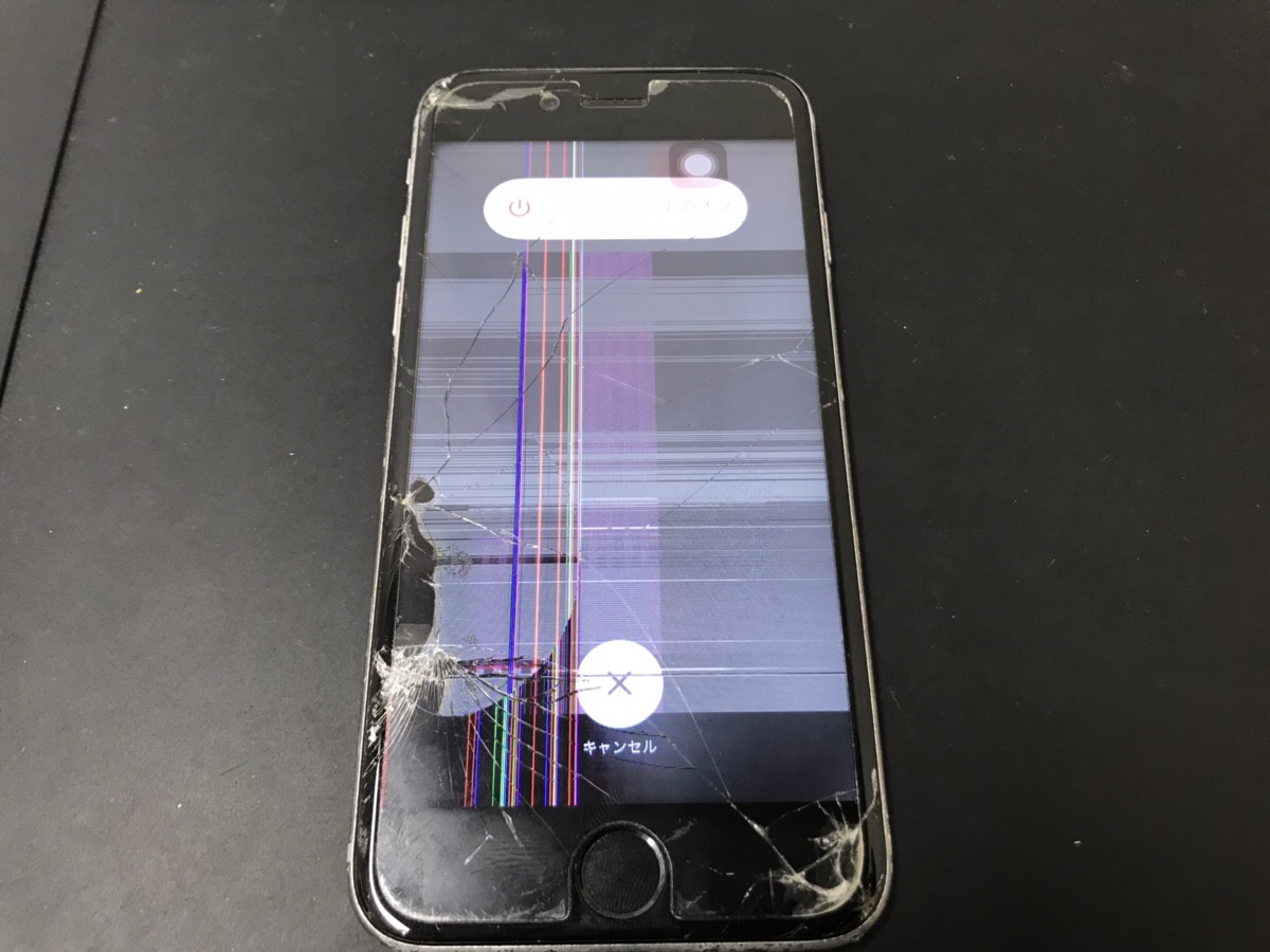 【iPhone6s】画面破損で液晶が虹色に・・・