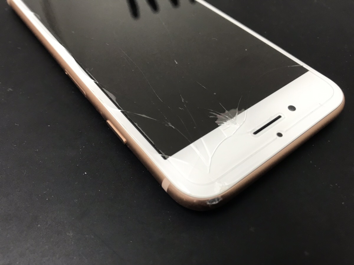 近接センサーとは？iPhone8の画面上部が割れたときの危険性について
