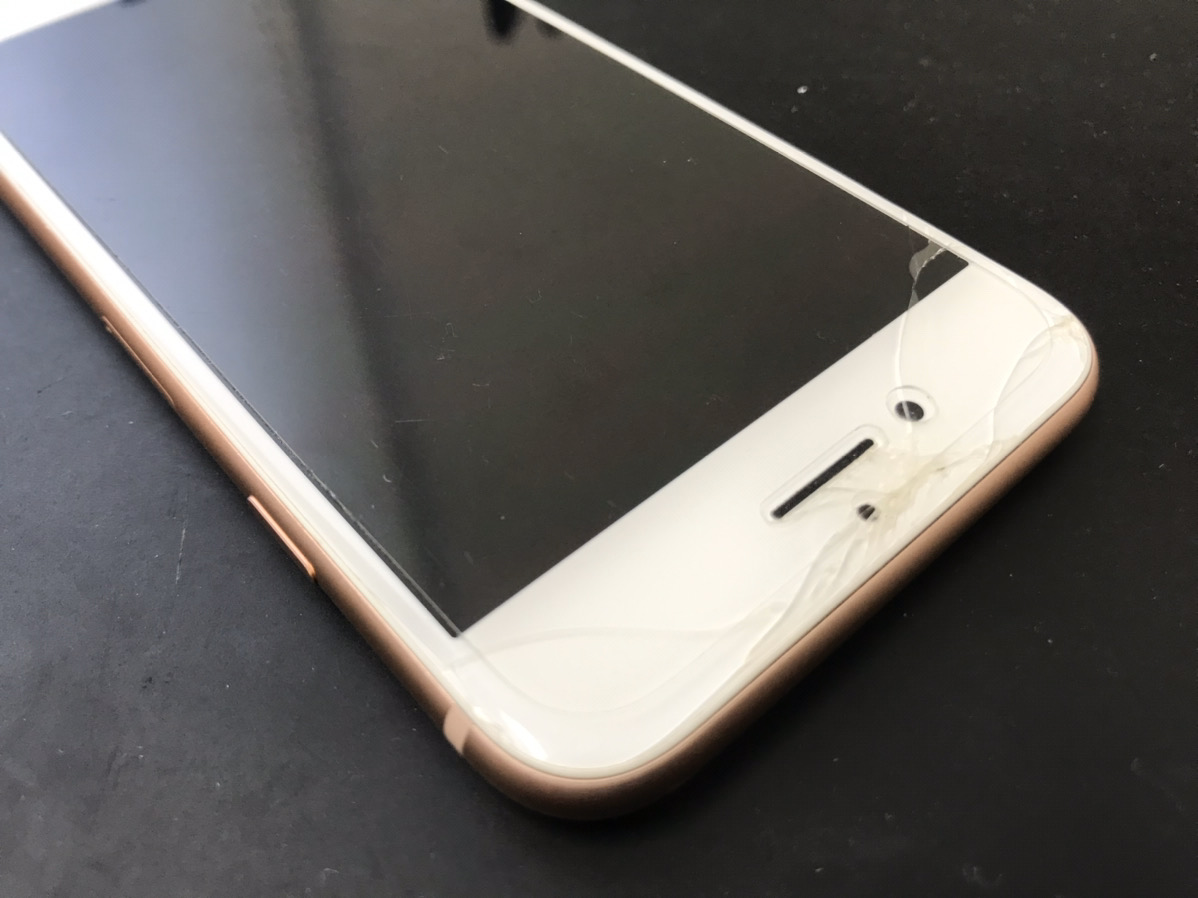 【iPhone8】画面割れ修理も最短15分で即日対応のクイックリペアプラス鹿児島店