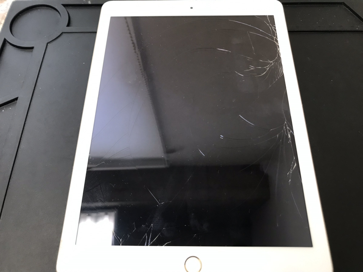 【iPad第5世代】画面が割れたまま使い続けた結果・・・大変なことに！？