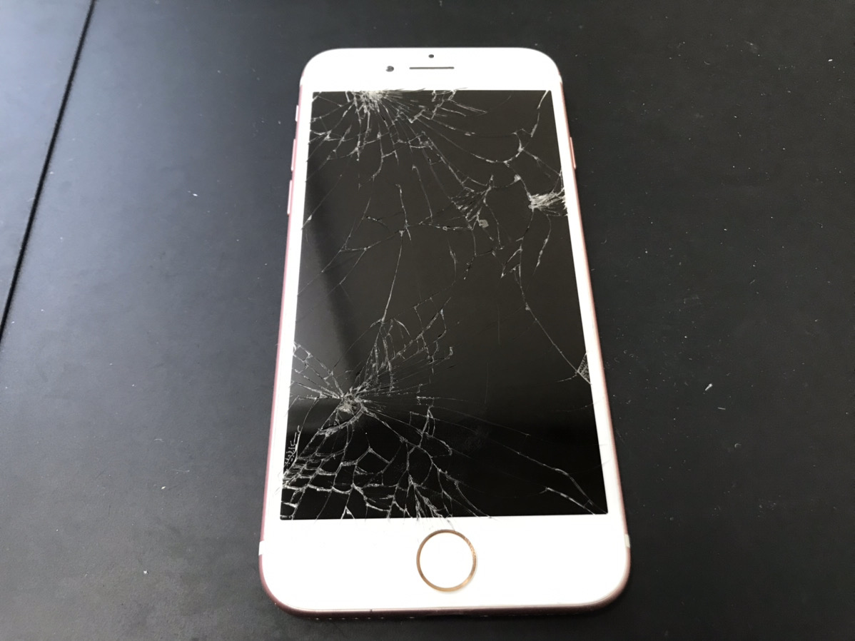 iPhone7のガラス割れを地域最安値で高品質パーツを使用しているクイックリペアプラス鹿児島店で修理！