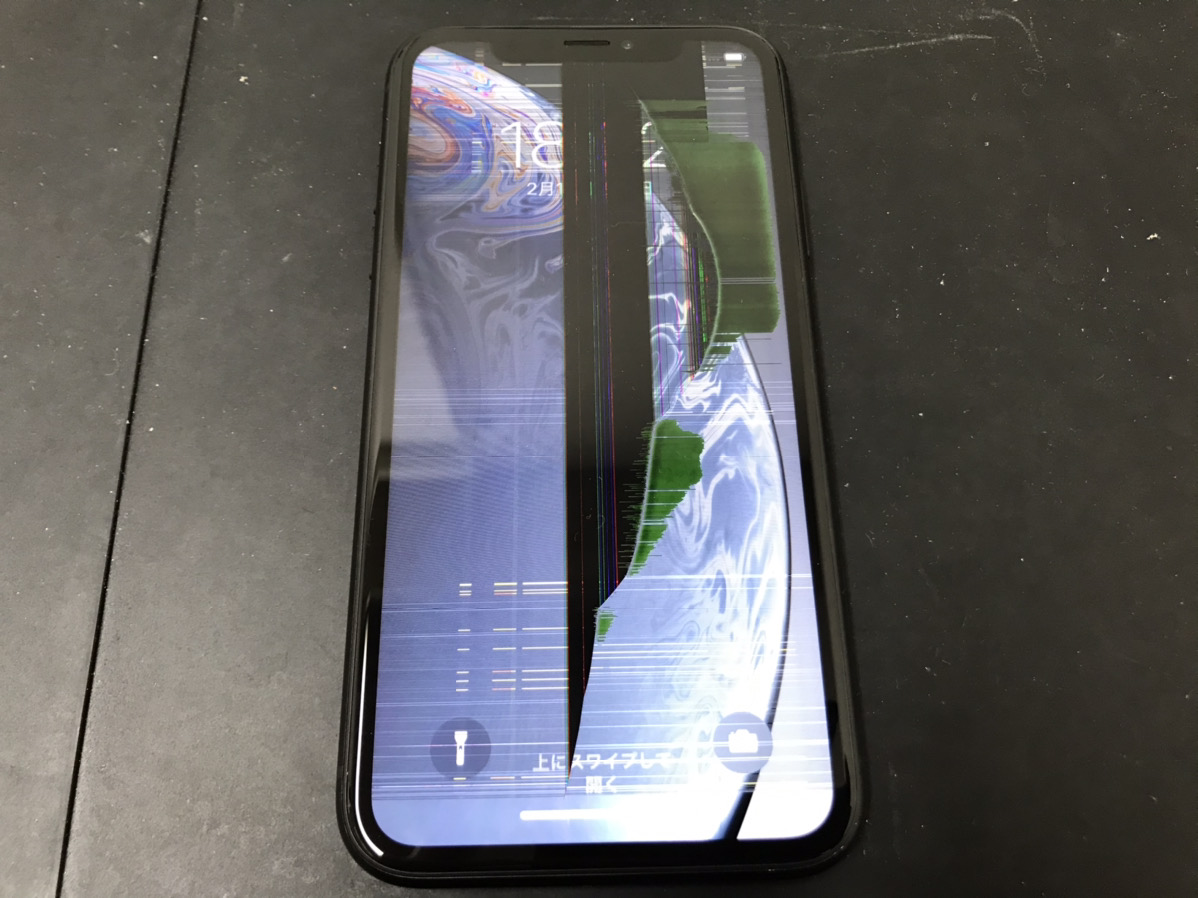 【iPhoneXR】画面は割れていないのに液晶がおかしい！