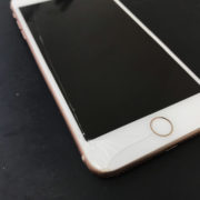 修理前のiPhone8Plus