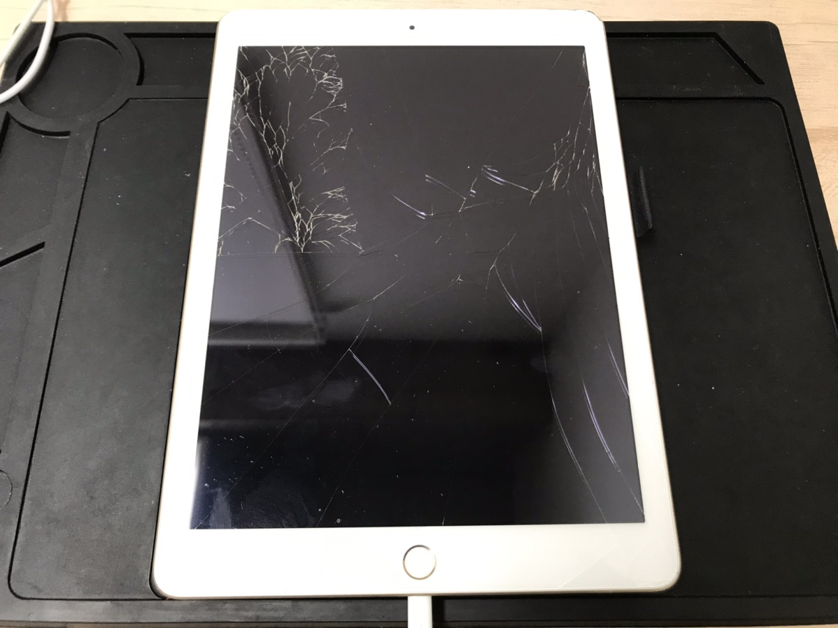 【iPad第5世代】ガラス交換だけでタッチ操作も復活する？