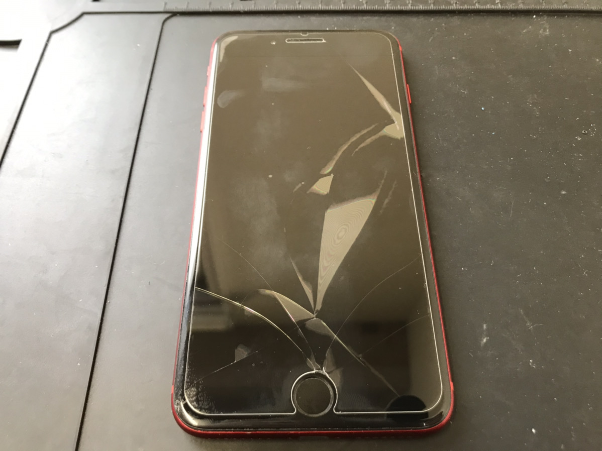 画面割れのiPhone8Plusが鹿児島で即日修理できます！