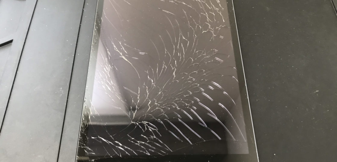 修理前のiPad mini2