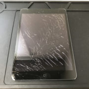 修理前のiPad mini2
