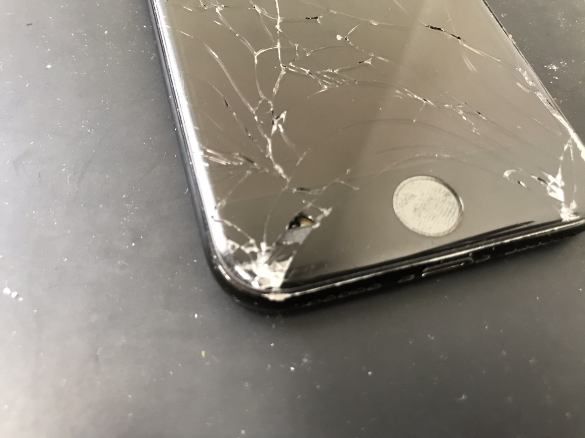 【除菌強化中】iPhone7Plusの画面割れ修理の依頼がありました。