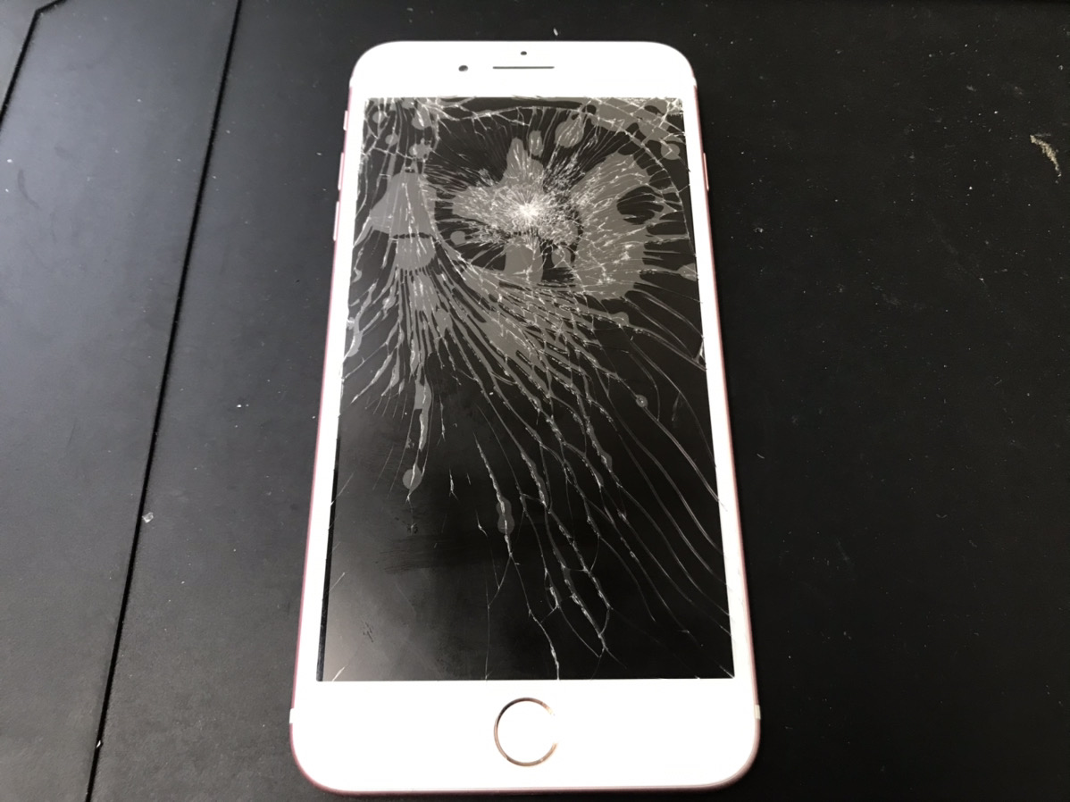iPhone7の画面が蜘蛛の巣状に割れてしまった！