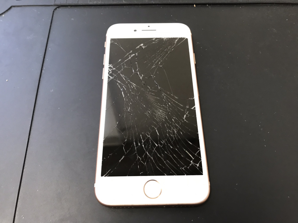【iPhone8】画面がバキバキでも「ガラス割れ修理」で対応可能！