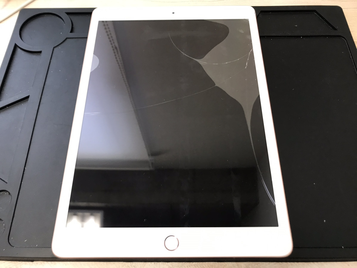【iPad第7世代】10.2インチの大画面が割れたらクイックリペアプラス鹿児島店へ！