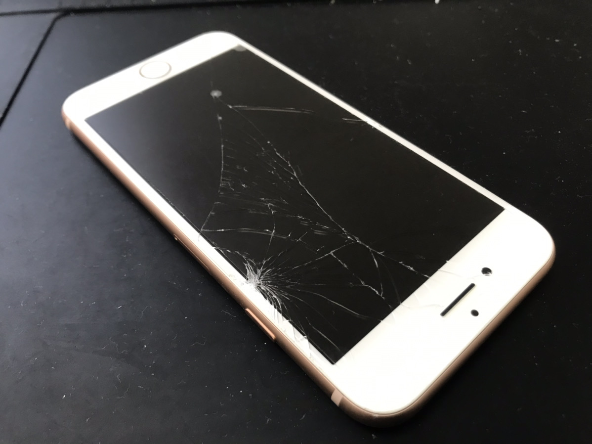 地域最安値でiPhone8のガラス割れ修理を！