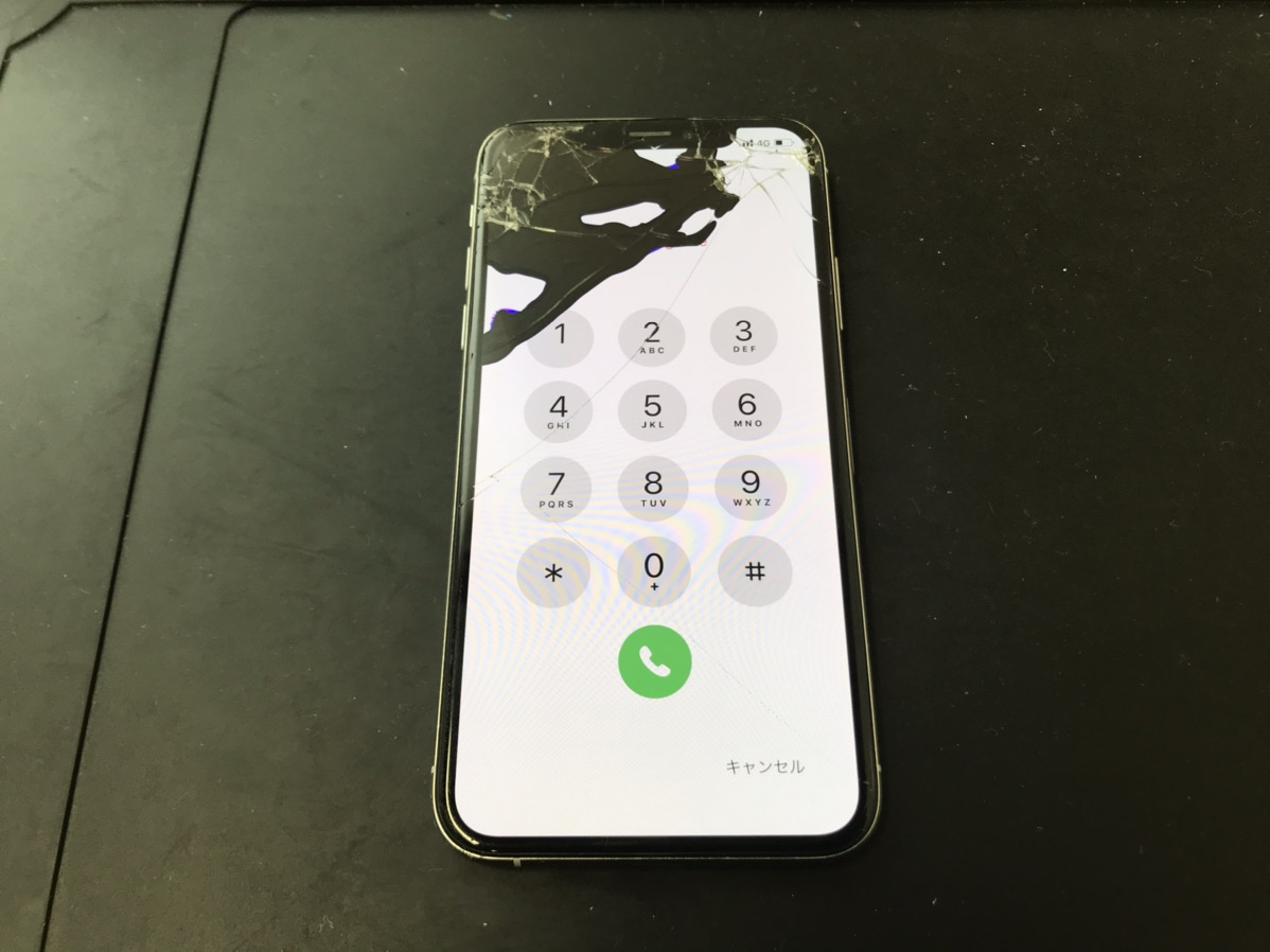 【iPhoneXS】液漏れで画面に黒いシミが！？