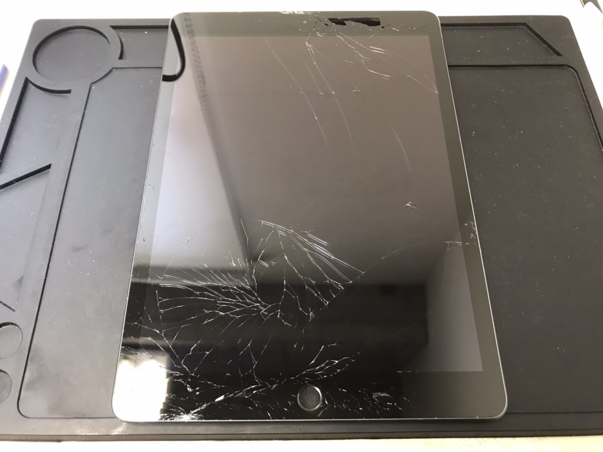 最近増えているiPad第7世代のガラス割れ修理