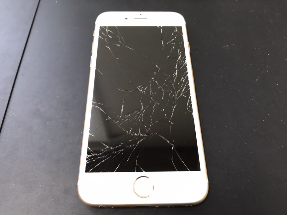 【iPhone6sのガラス割れ修理】画面全体がバキバキに・・・
