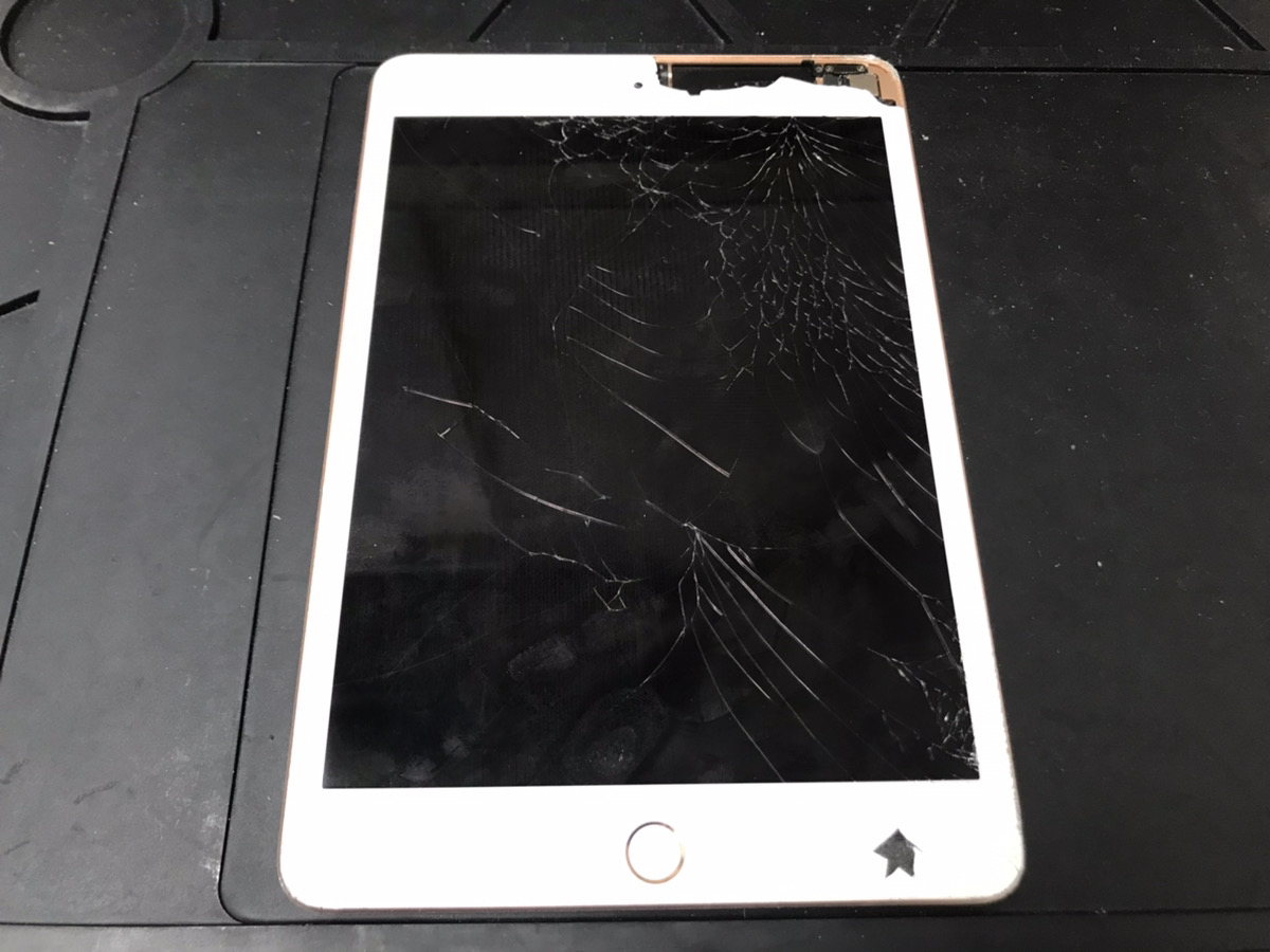 【iPad mini5】画面が割れて内部が丸見えになった状態でも大丈夫！