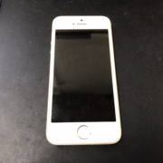 液晶修理前のiPhoneSE