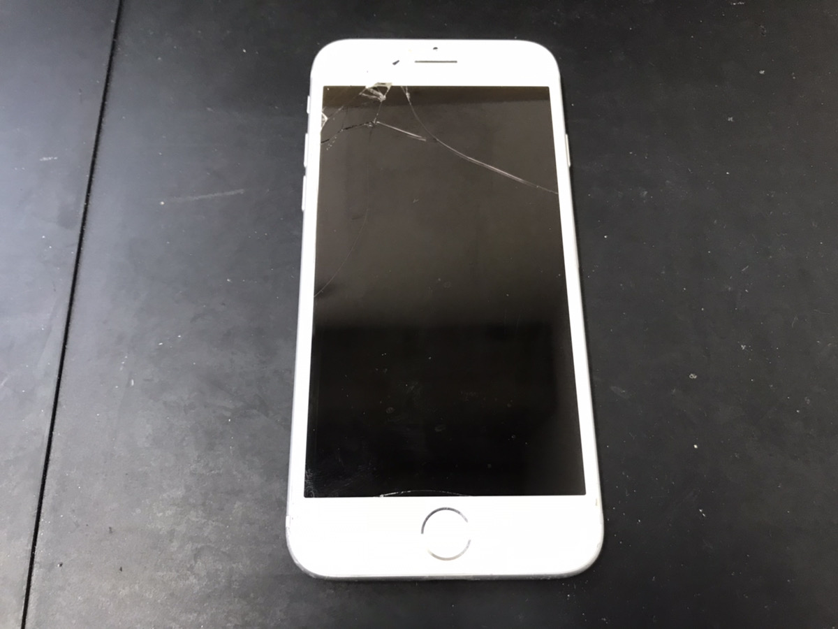 iPhoneの画面が割れている状態で水没するとどうなる？