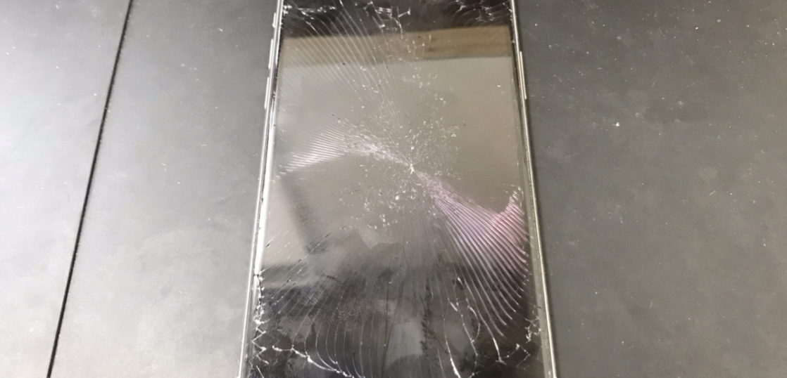 画面修理前のiPhone11Pro