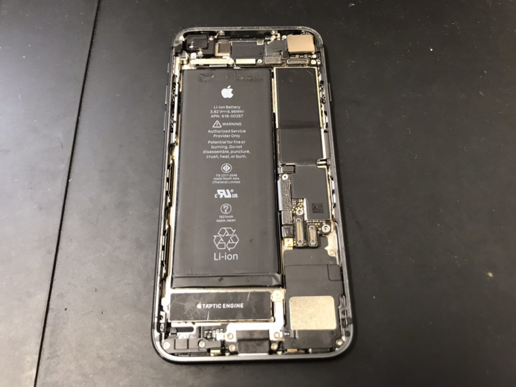 分解時のiPhone8