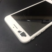 画面修理前のiPhone8Plus