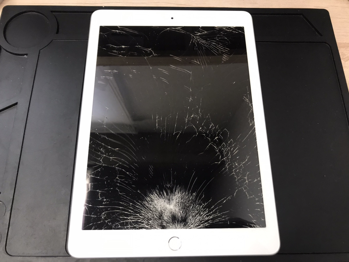 iPad第6世代の画面が割れて液晶まで映らなくなった！？