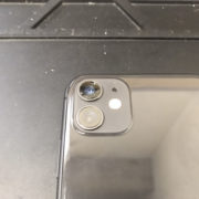 カメラレンズが割れたiPhone11