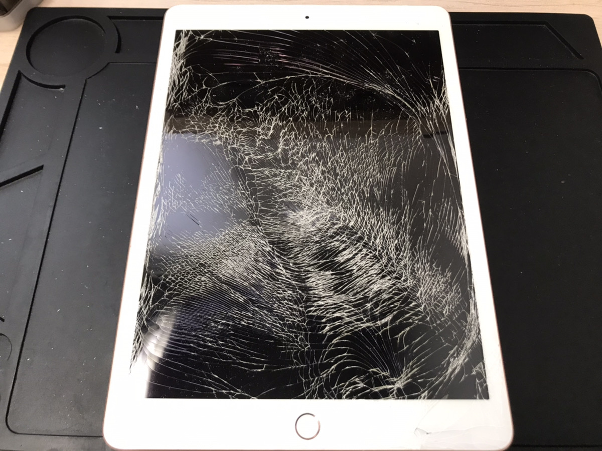 iPad第7世代の画面が蜘蛛の巣状に割れても修理できる？